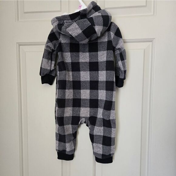 2/$20 Carters Fleece Jumpsuit Size 6 M - Picture 3 of 3